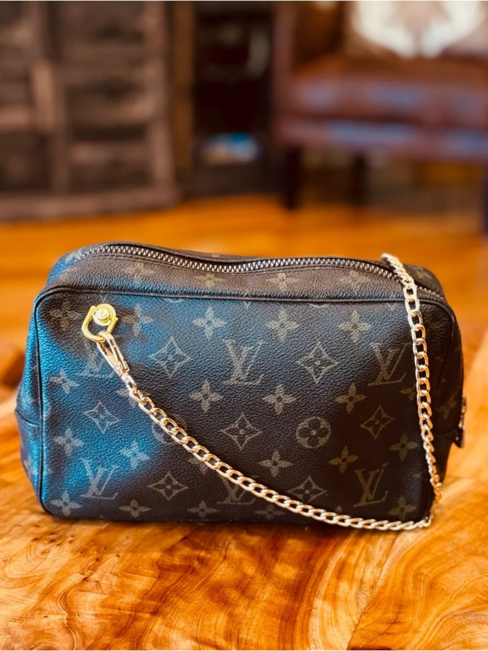Louis Vuitton monogram one-of-a-kind handpainted vintage TROUSSE Crossbody bag - Picture 4 of 17